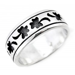 Sterling Silver Band Ring with Clover 